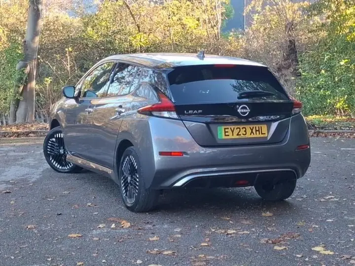 Nissan Leaf 2023 photo 2