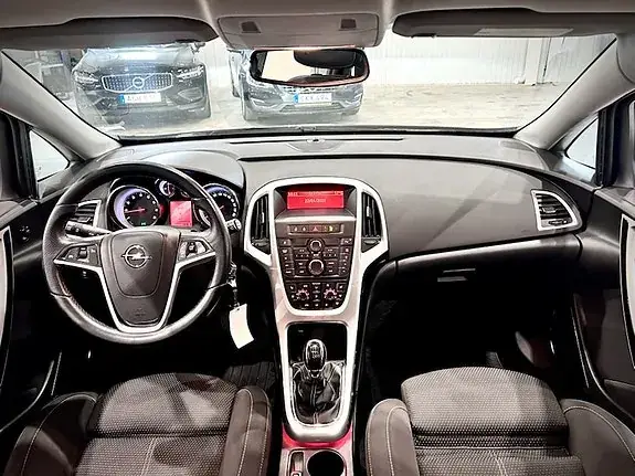 Opel Astra 2011 photo 3