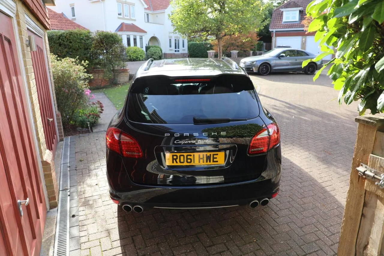 Porsche Cayenne Turbo 2011 photo 4