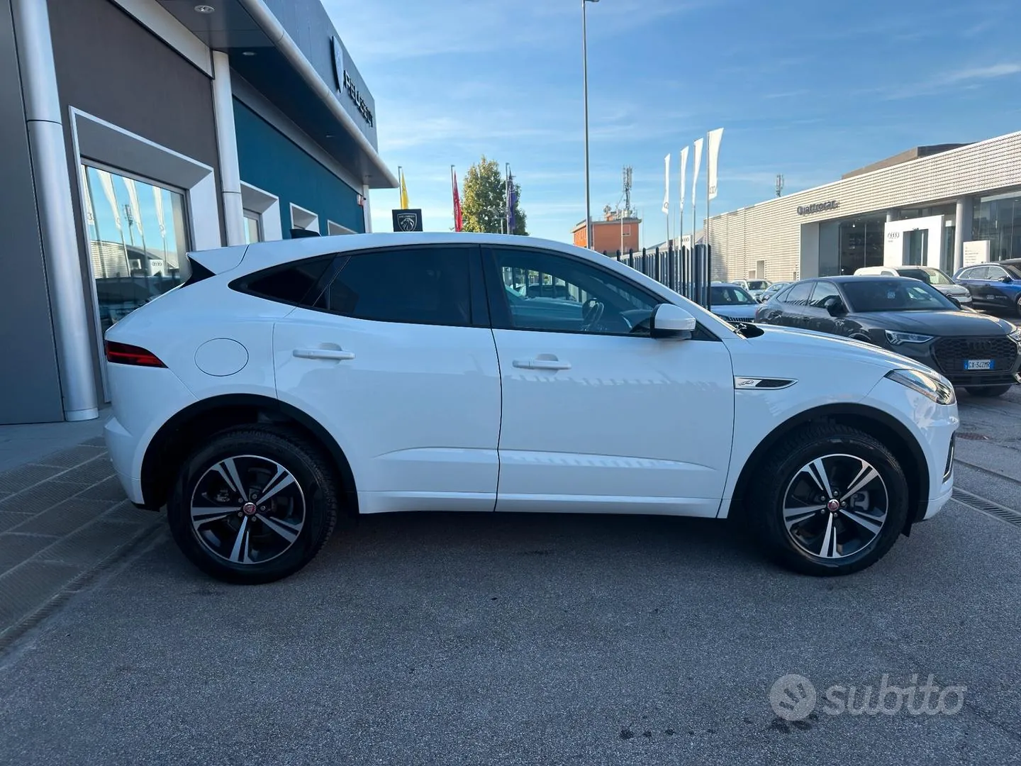 Jaguar E-Pace 2022 photo 4