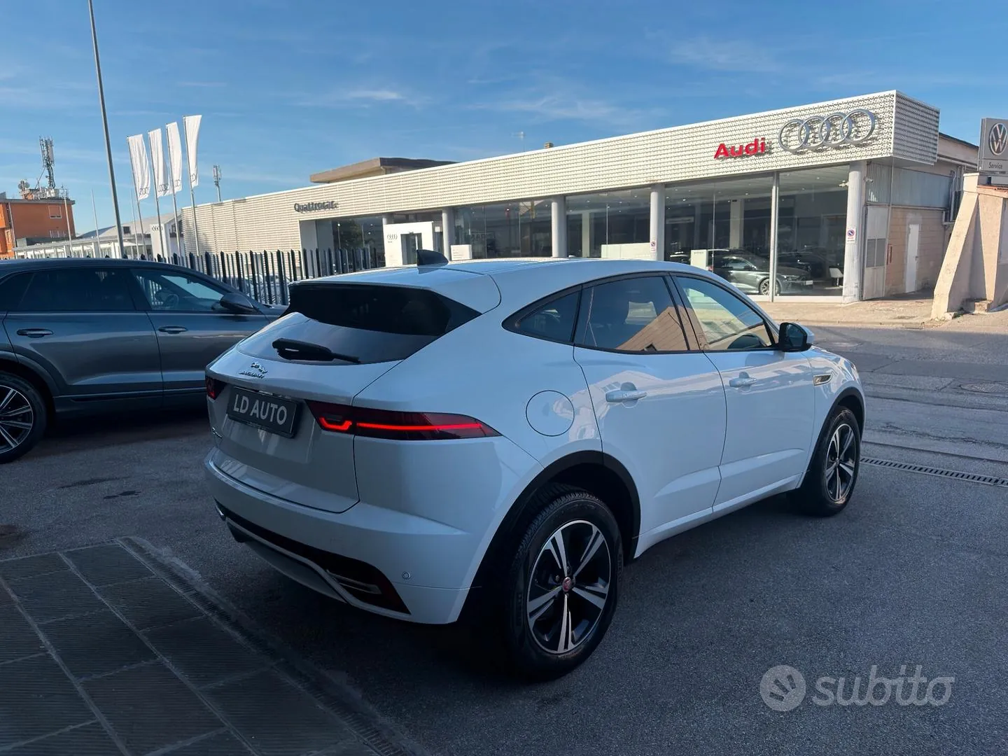 Jaguar E-Pace 2022 photo 5