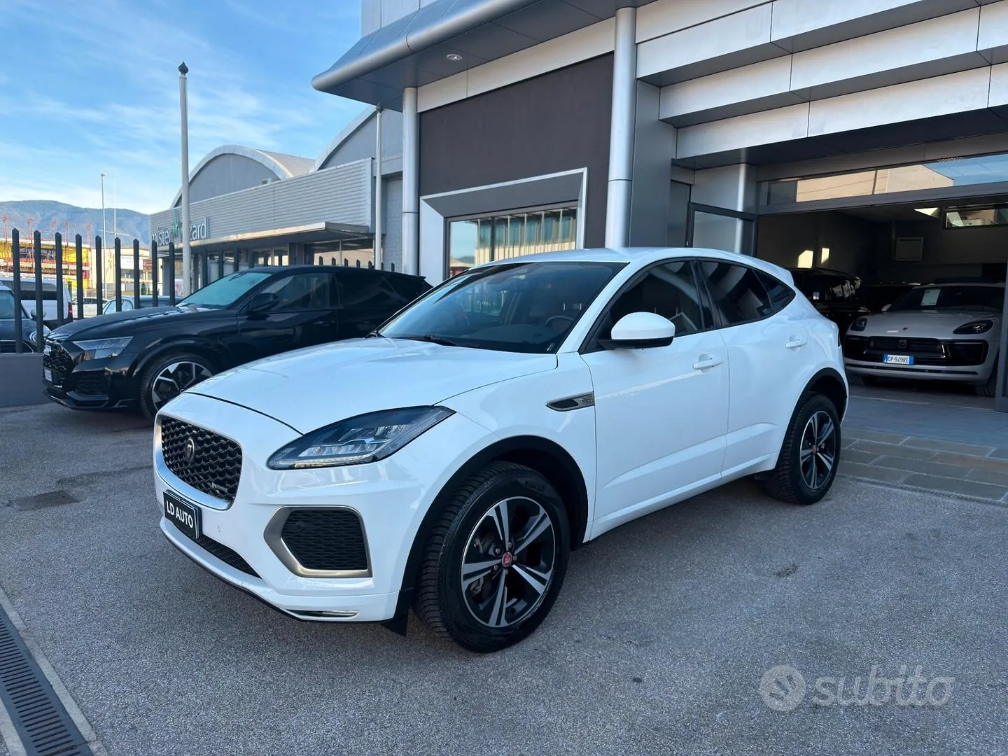 Jaguar E-Pace 2022 photo 3