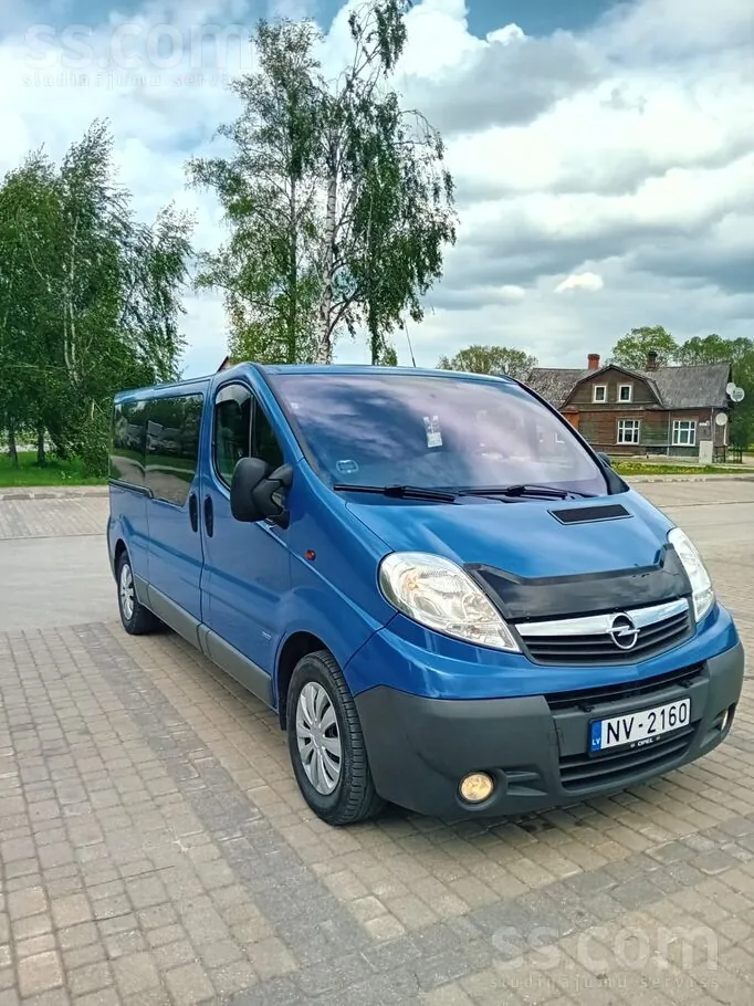 Opel Vivaro 2011 photo 2
