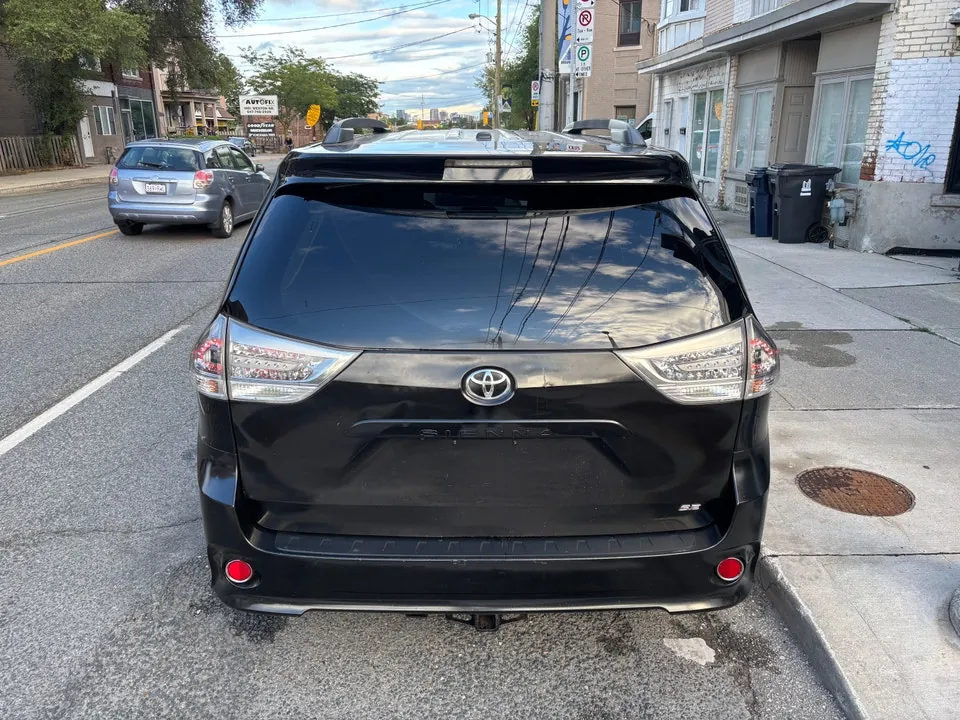 Toyota Sienna 2012 photo 5