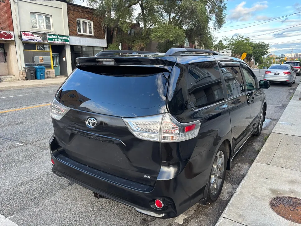 Toyota Sienna 2012 photo 4