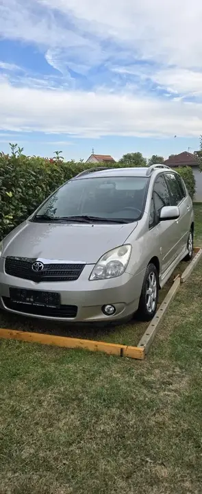 Toyota Corolla Verso 2003 photo 2
