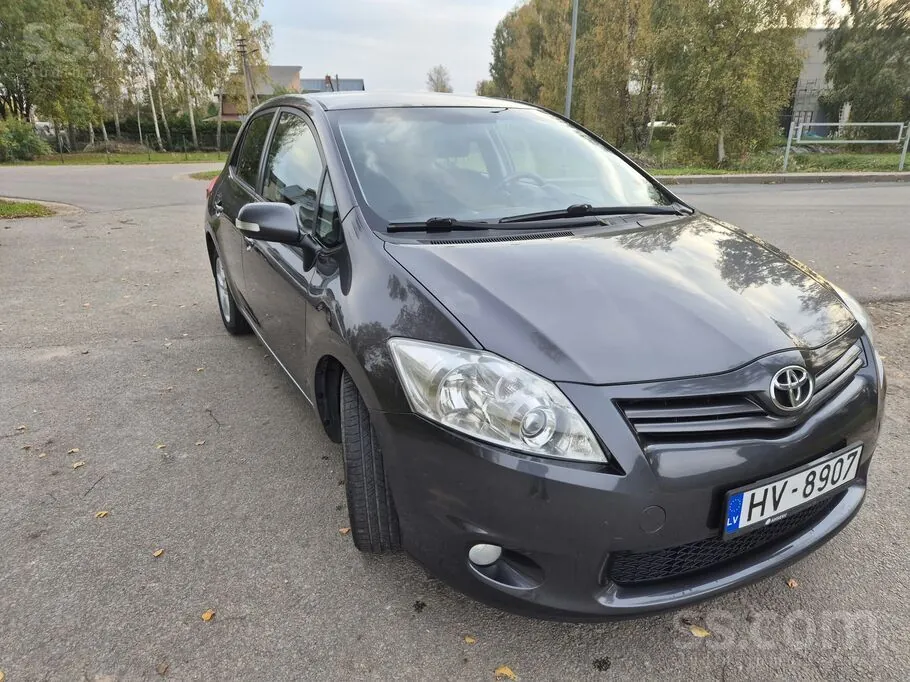Toyota Auris 2012 photo 3