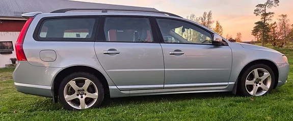Volvo V70 2008 photo 2