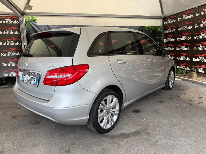 Mercedes-Benz B 180 2012 photo 4