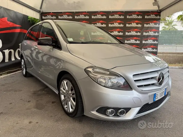 Mercedes-Benz B 180 2012 photo 3
