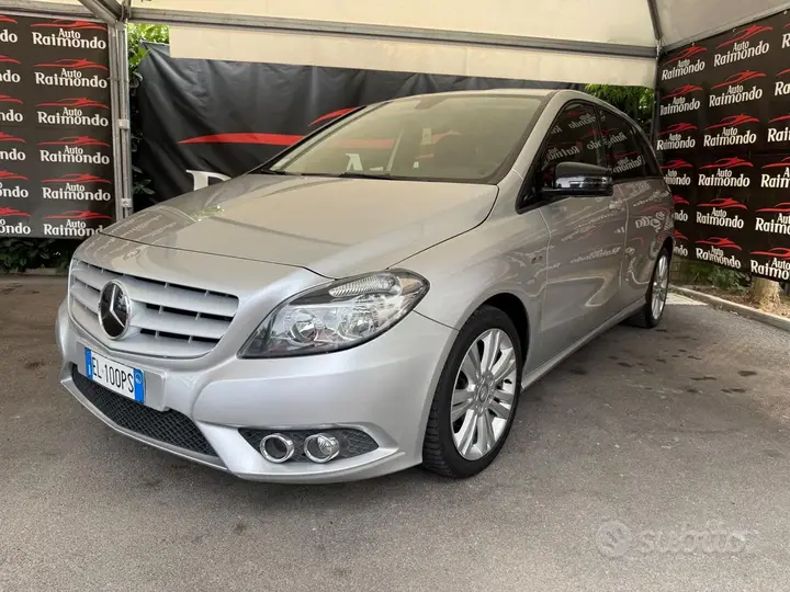Mercedes-Benz B 180