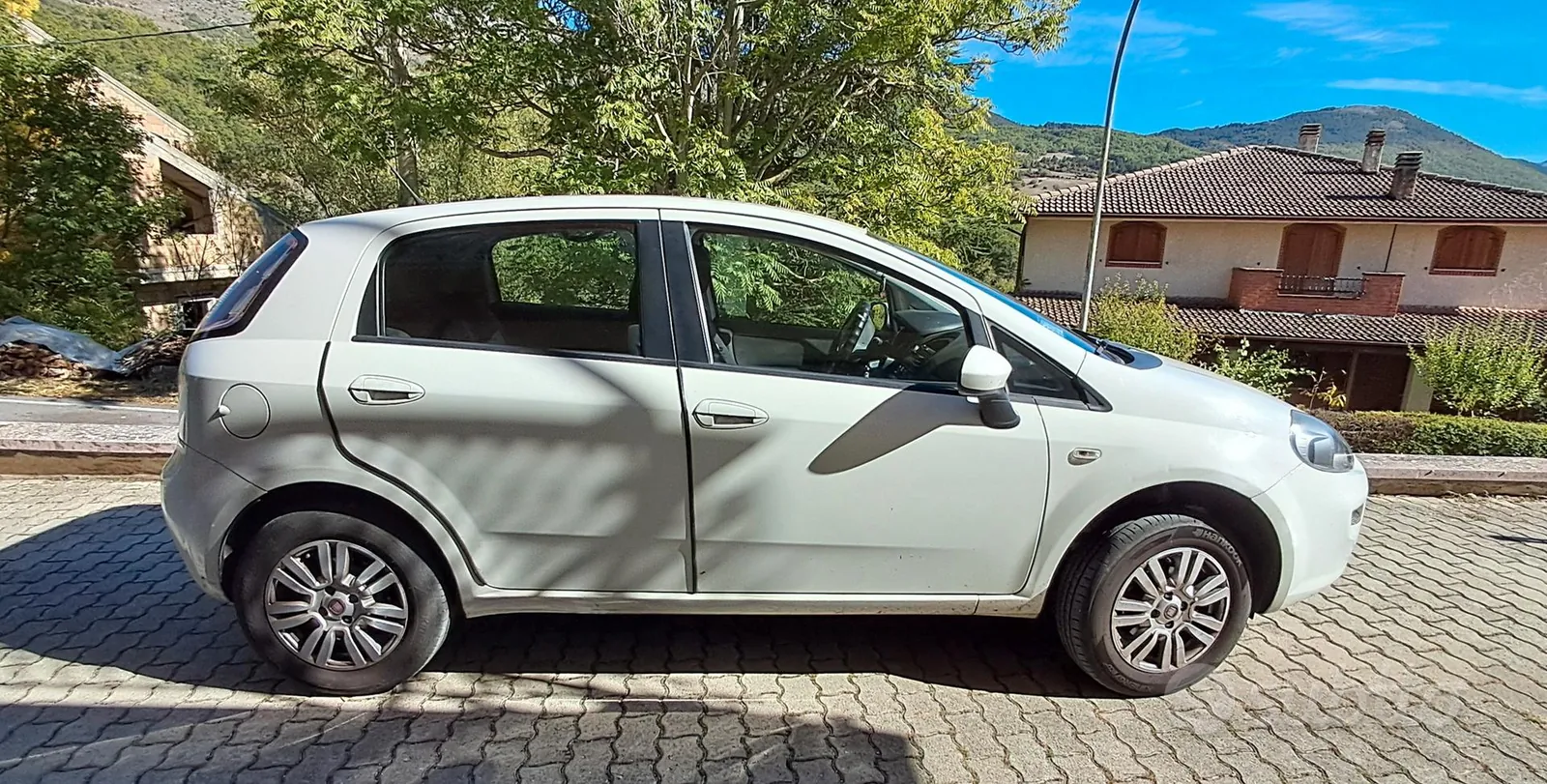 Fiat Grande Punto 2012 photo 2