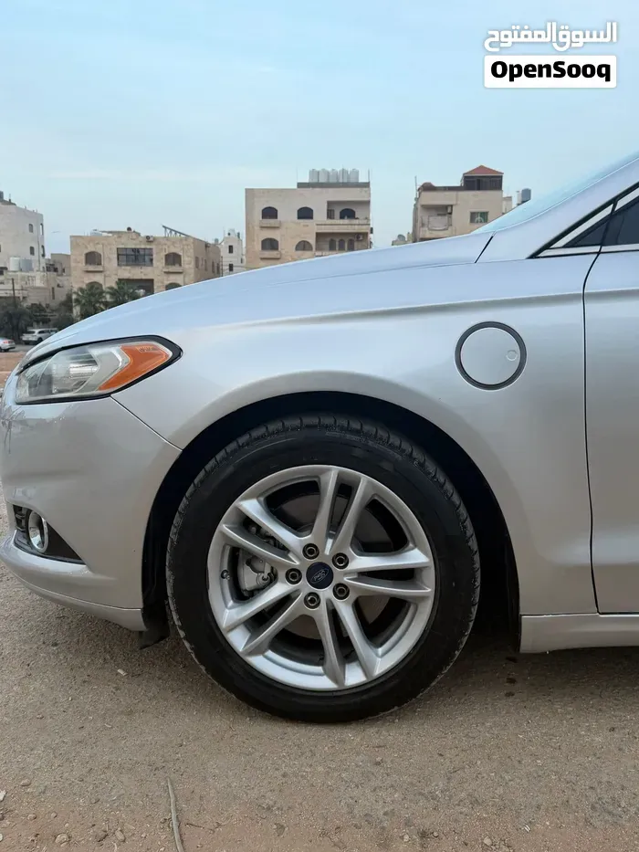 Ford Fusion 2016 photo 2