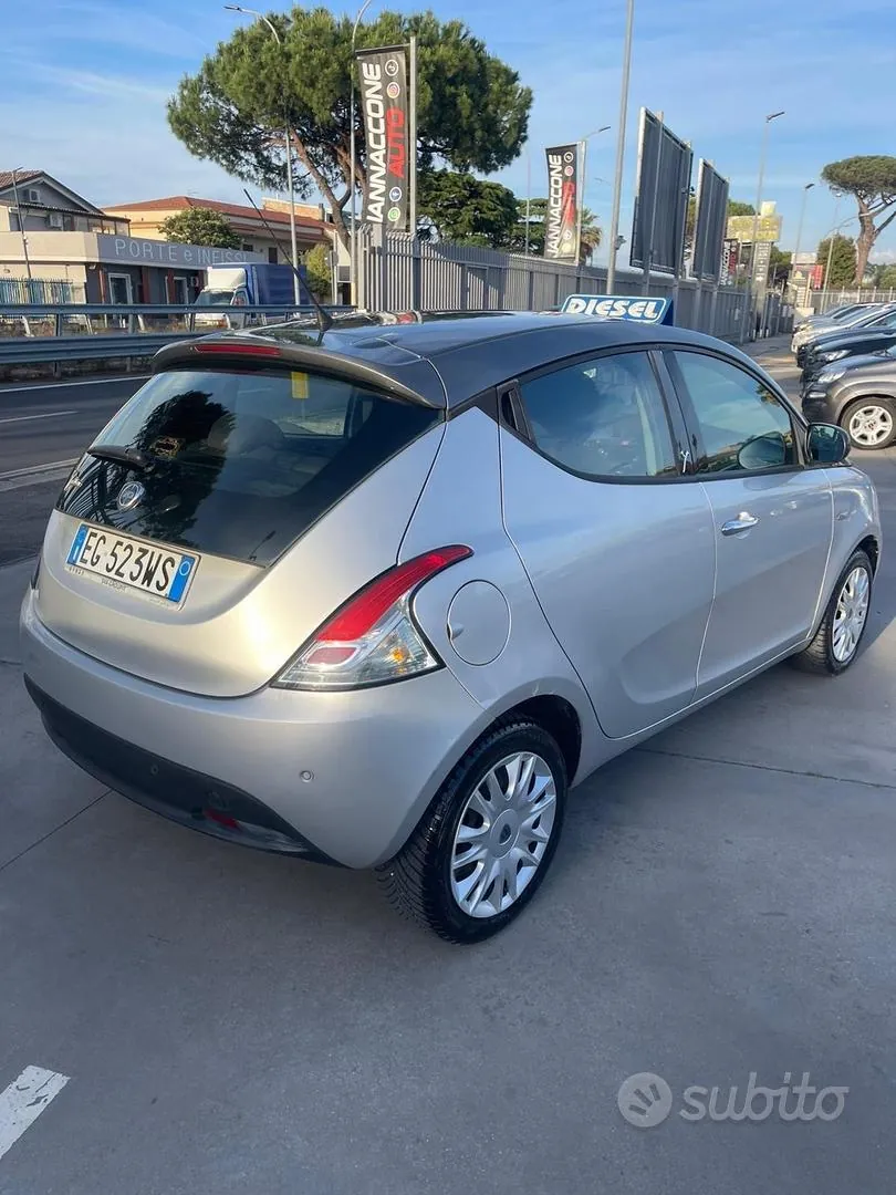 Lancia Ypsilon 2011 photo 4