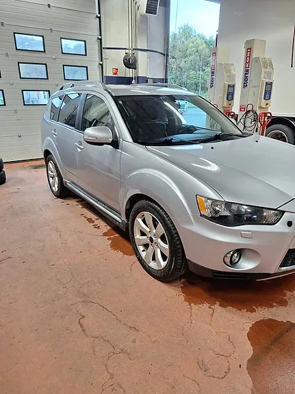Mitsubishi Outlander 2010 photo 2