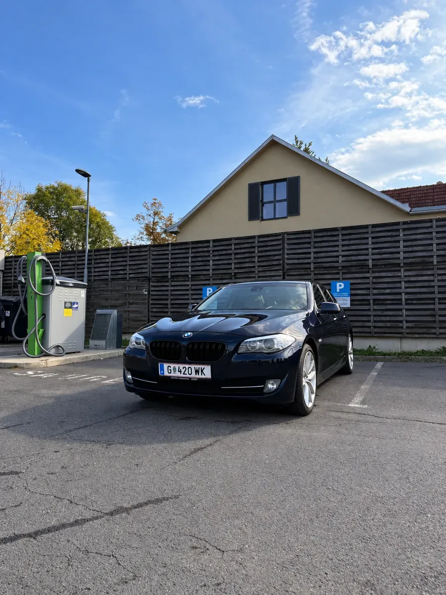 BMW 5 Series 2011 photo 3