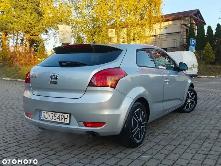 Kia Ceed 2009 photo 3