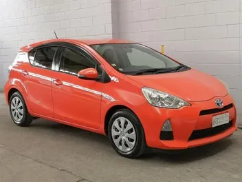 Toyota Aqua 2013 photo 2