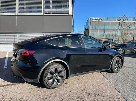 Tesla Model Y 2025 photo 4