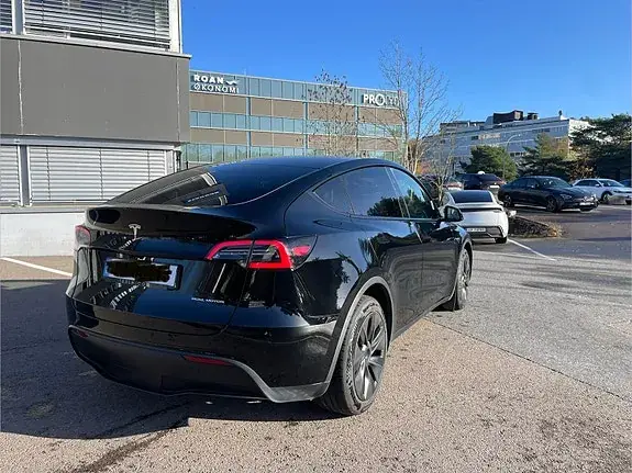 Tesla Model Y 2025 photo 5