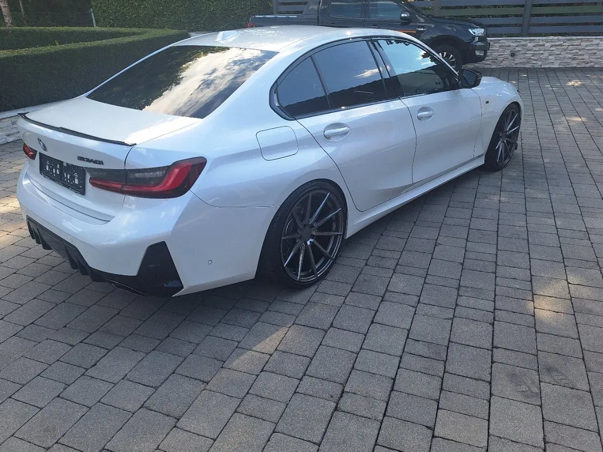 BMW 3 Series 2023 photo 3