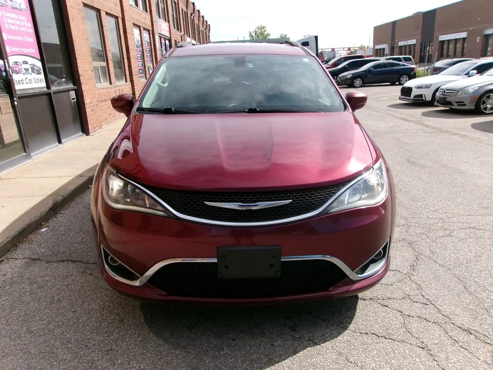 Chrysler Pacifica 2018 photo 2