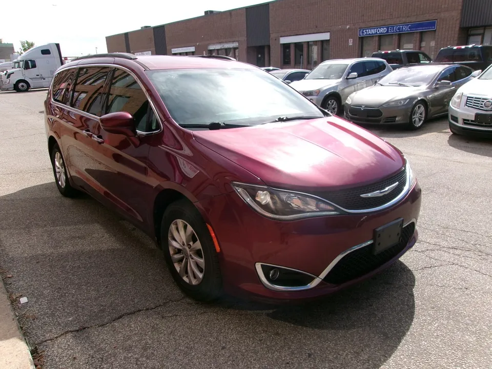 Chrysler Pacifica 2018 photo 3
