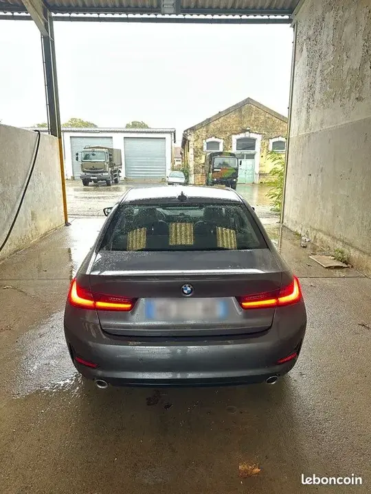 BMW 3 Series 2020 photo 3