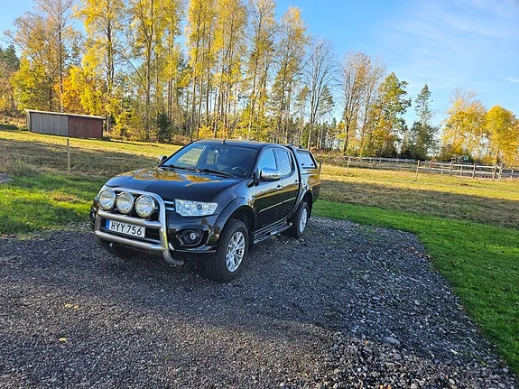 Mitsubishi L200 2015 photo 2