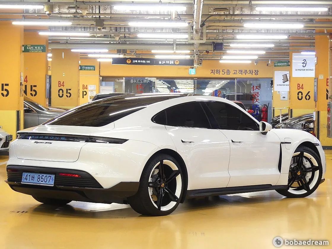 Porsche Taycan 2023 photo 3