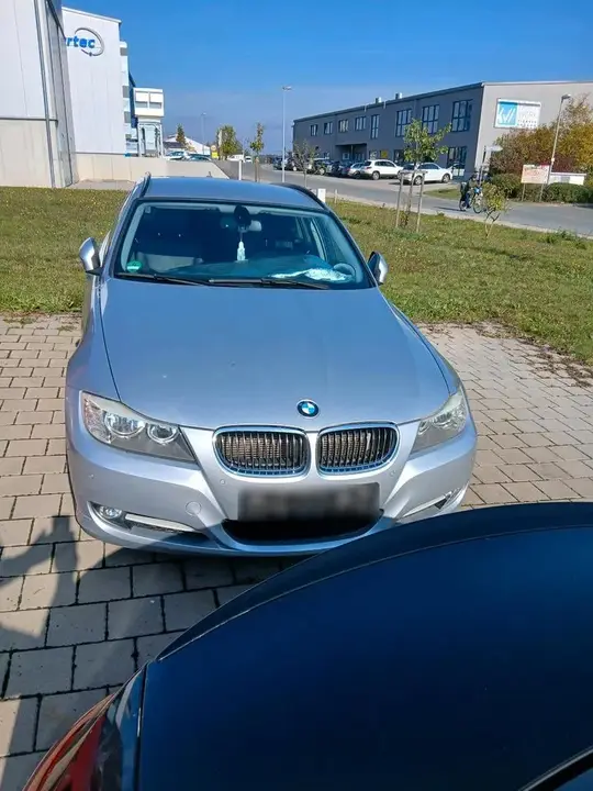 BMW 318I E90
