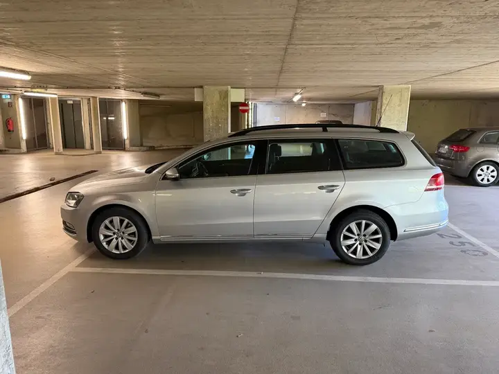 Volkswagen Passat 2012 photo 2