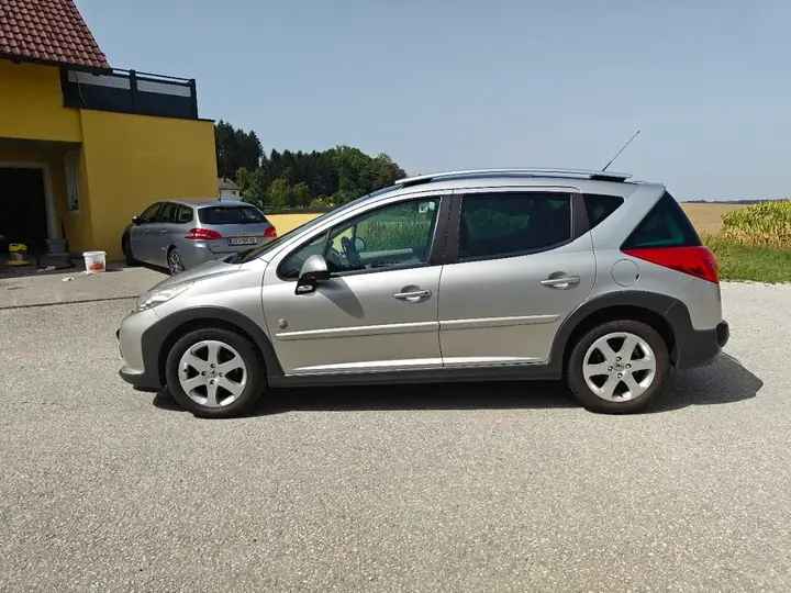 Peugeot 207 2008 photo 2
