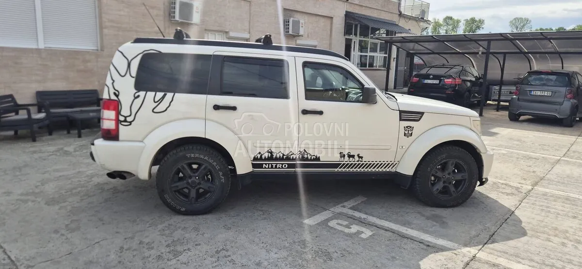 Dodge Nitro 2010 photo 5