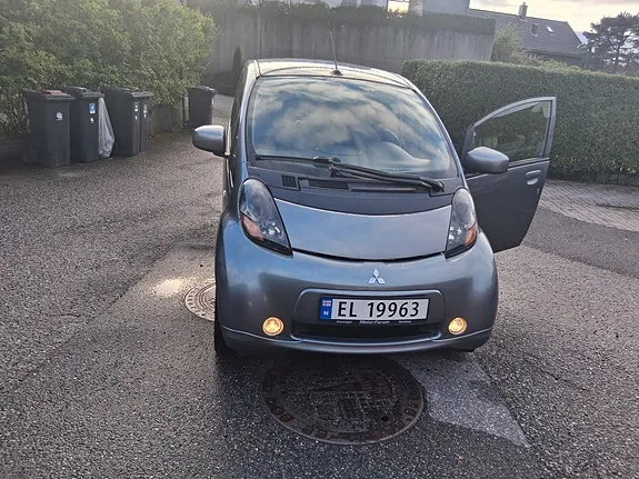 Mitsubishi I-Miev 2011 photo 2