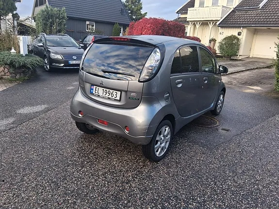 Mitsubishi I-Miev 2011 photo 4