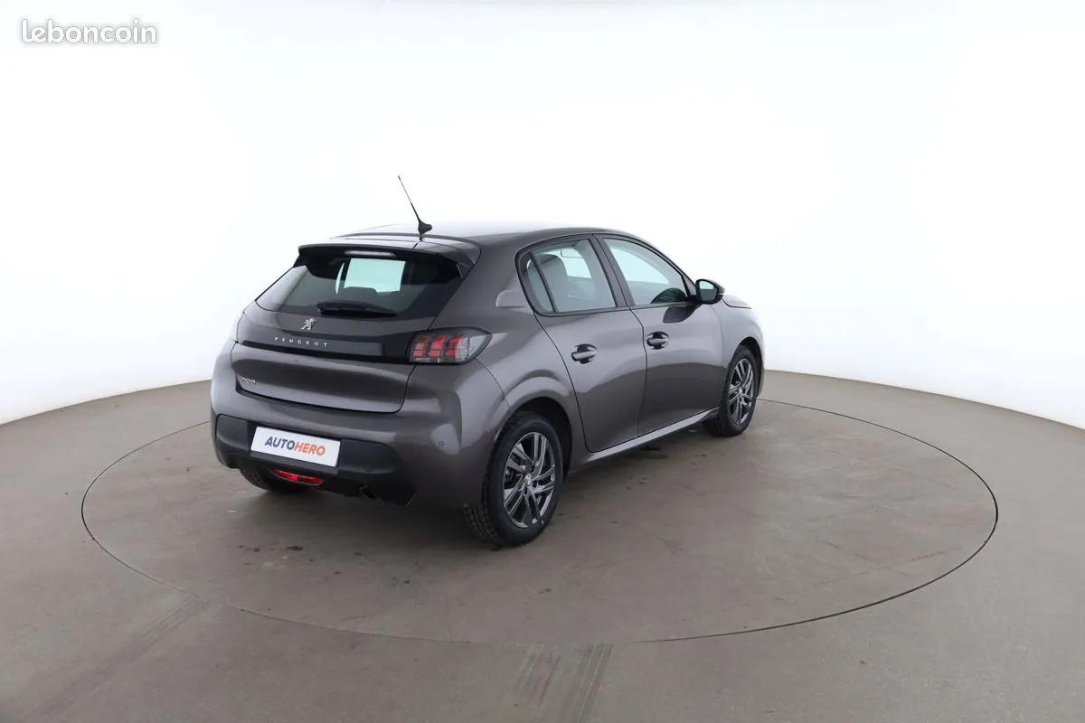 Peugeot 208 2022 photo 3