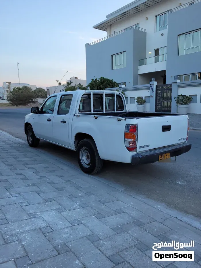 Mazda Bt-50 2010 photo 2