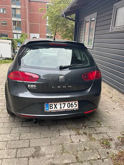Seat Leon 2011 photo 2