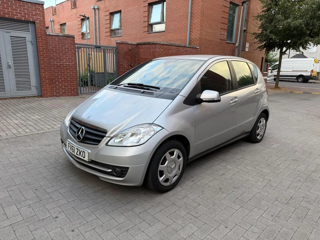 Mercedes-Benz A-Class 2012 photo 2