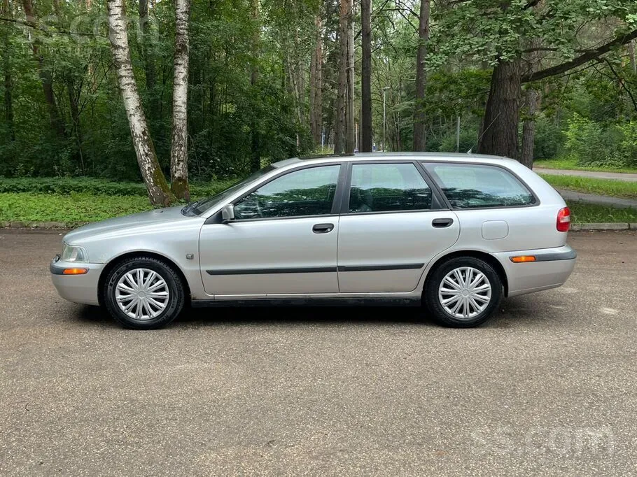 Volvo V40 2004 photo 2