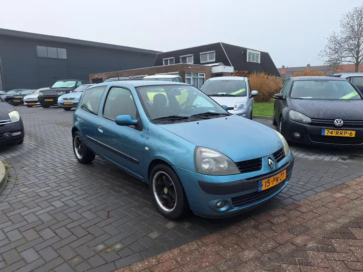 Renault Clio 2004 photo 2