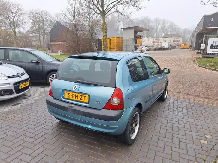 Renault Clio 2004 photo 3
