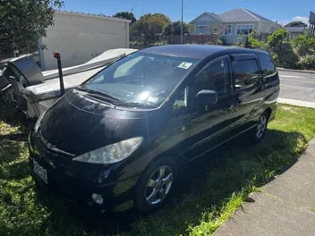 Toyota Estima 2005 photo 2