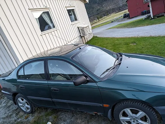 Toyota Avensis 1999 photo 5