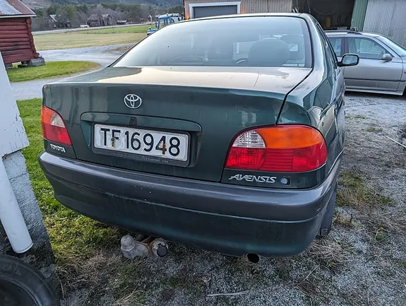 Toyota Avensis 1999 photo 3