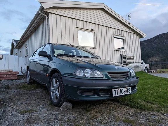 Toyota Avensis 1999 photo 4