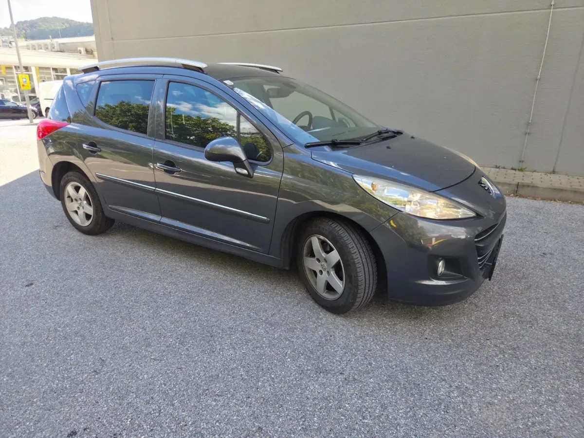 Peugeot 207 2013 photo 2