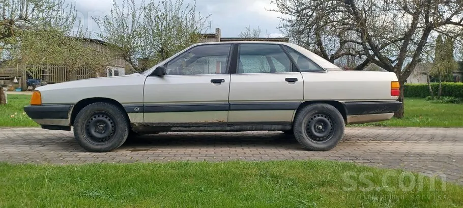 Audi 100