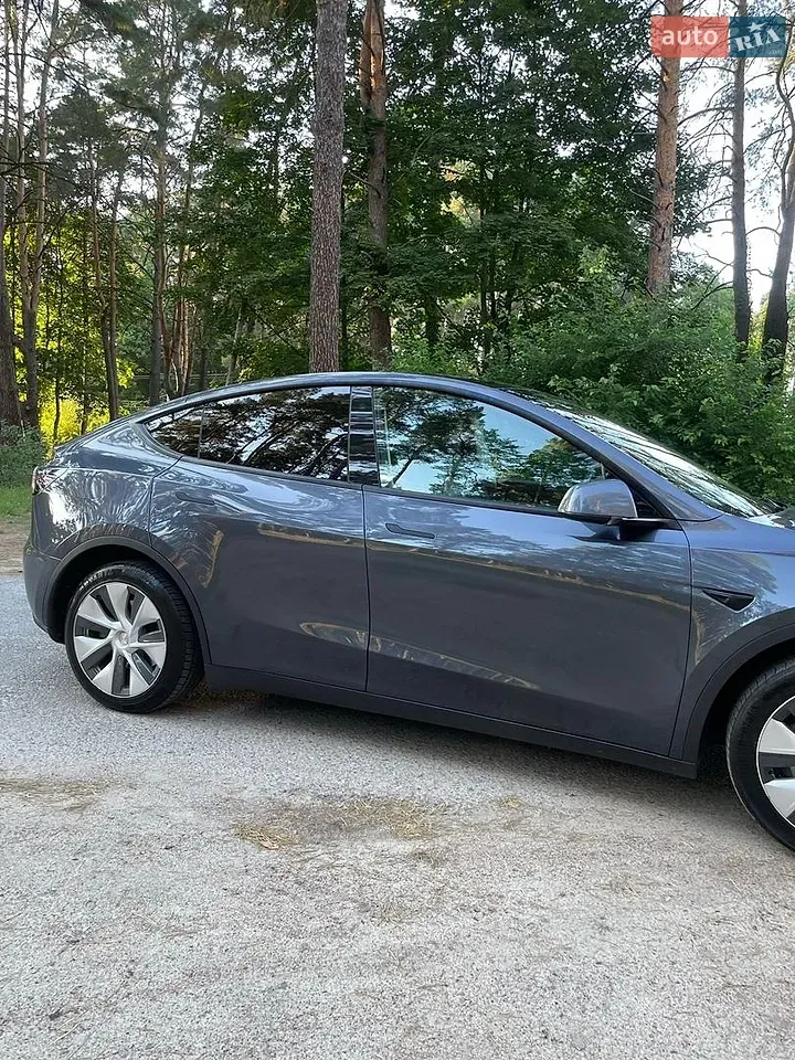 Tesla Model Y 2022 photo 2